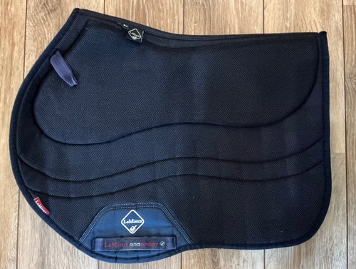 Lemieux close contact padded - close,